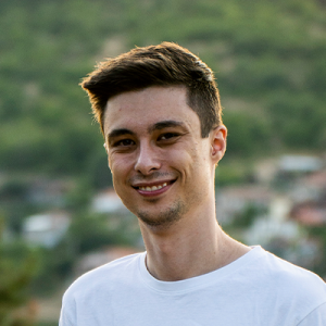 Никола Лазаров